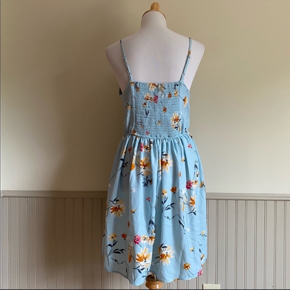 Womens dress - Picture 2 of 8